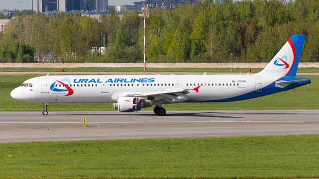 RA-73796:Airbus A321:Уральские авиалинии